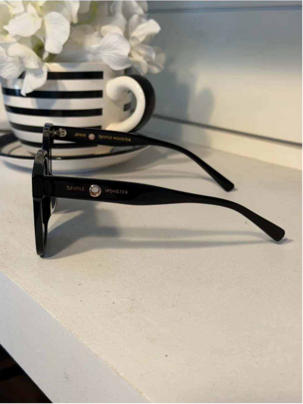 Like new Gentle Monster KuKu Jennie Black Sunglasses